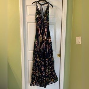 NWT Sleeveless Deep V-Neck Halter gown